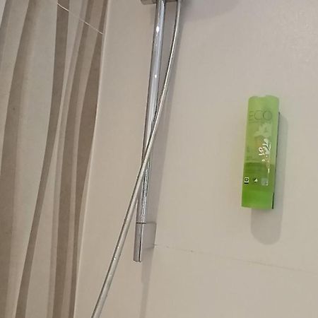 ויטרולה Greet Hotel Marseille Provence Aeroport מראה חיצוני תמונה