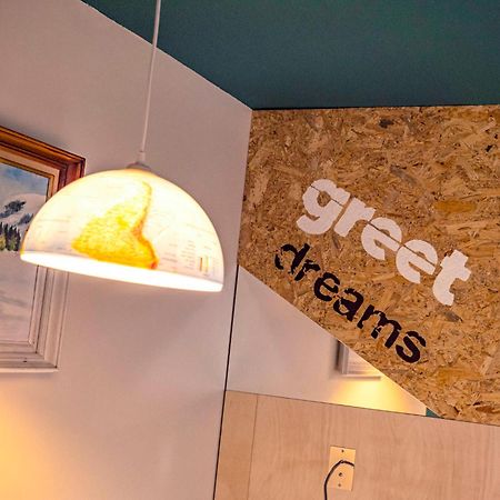 ויטרולה Greet Hotel Marseille Provence Aeroport מראה חיצוני תמונה