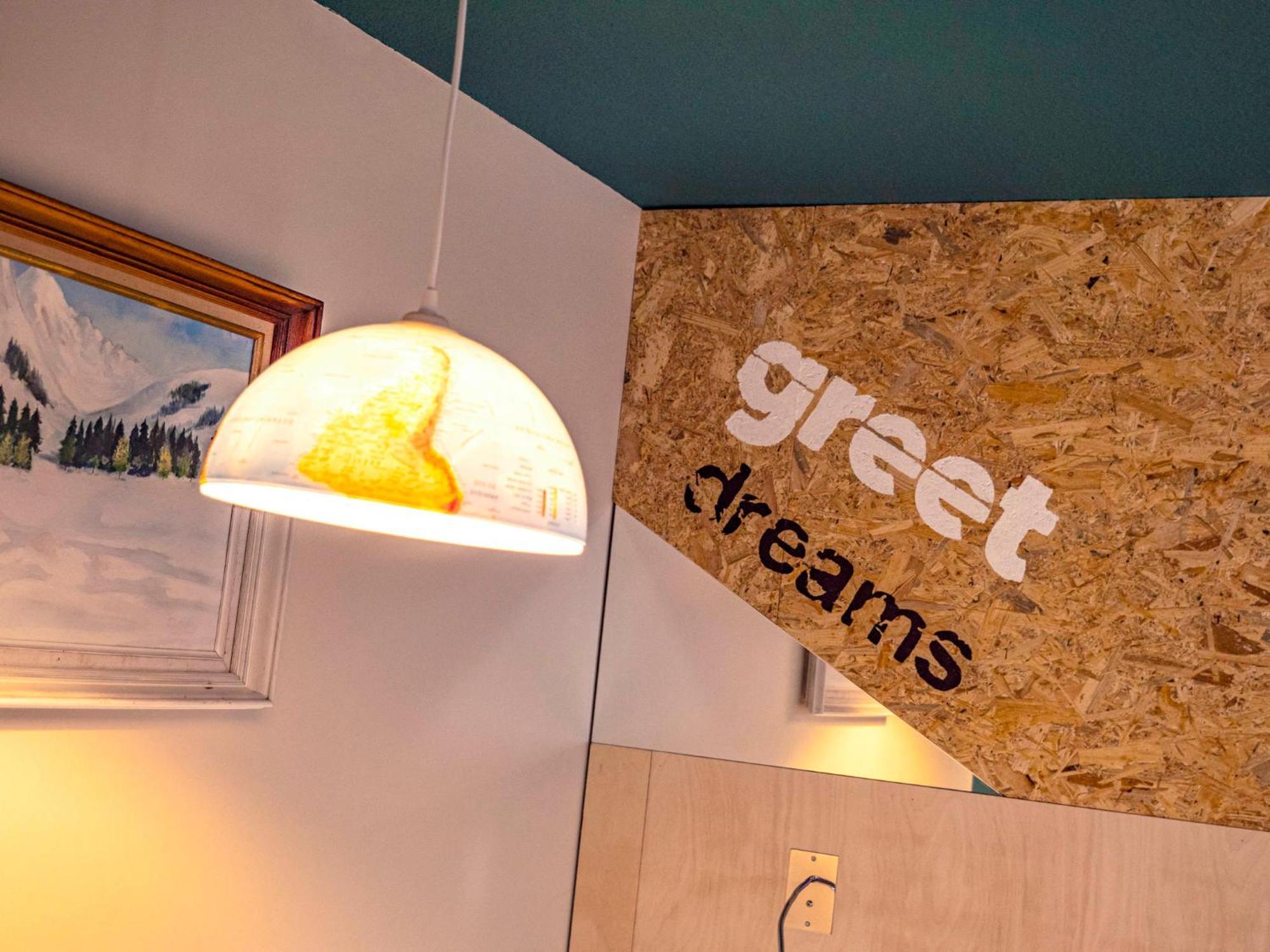 ויטרולה Greet Hotel Marseille Provence Aeroport מראה חיצוני תמונה