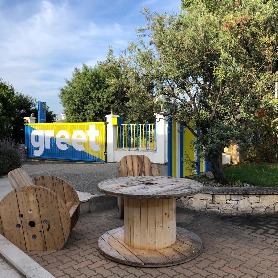 ויטרולה Greet Hotel Marseille Provence Aeroport מראה חיצוני תמונה